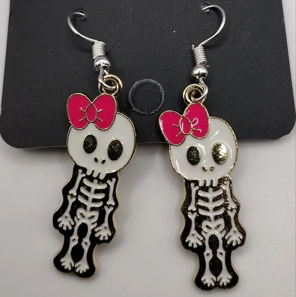 Skeleton gal Earrings - Picture 2 of 4
